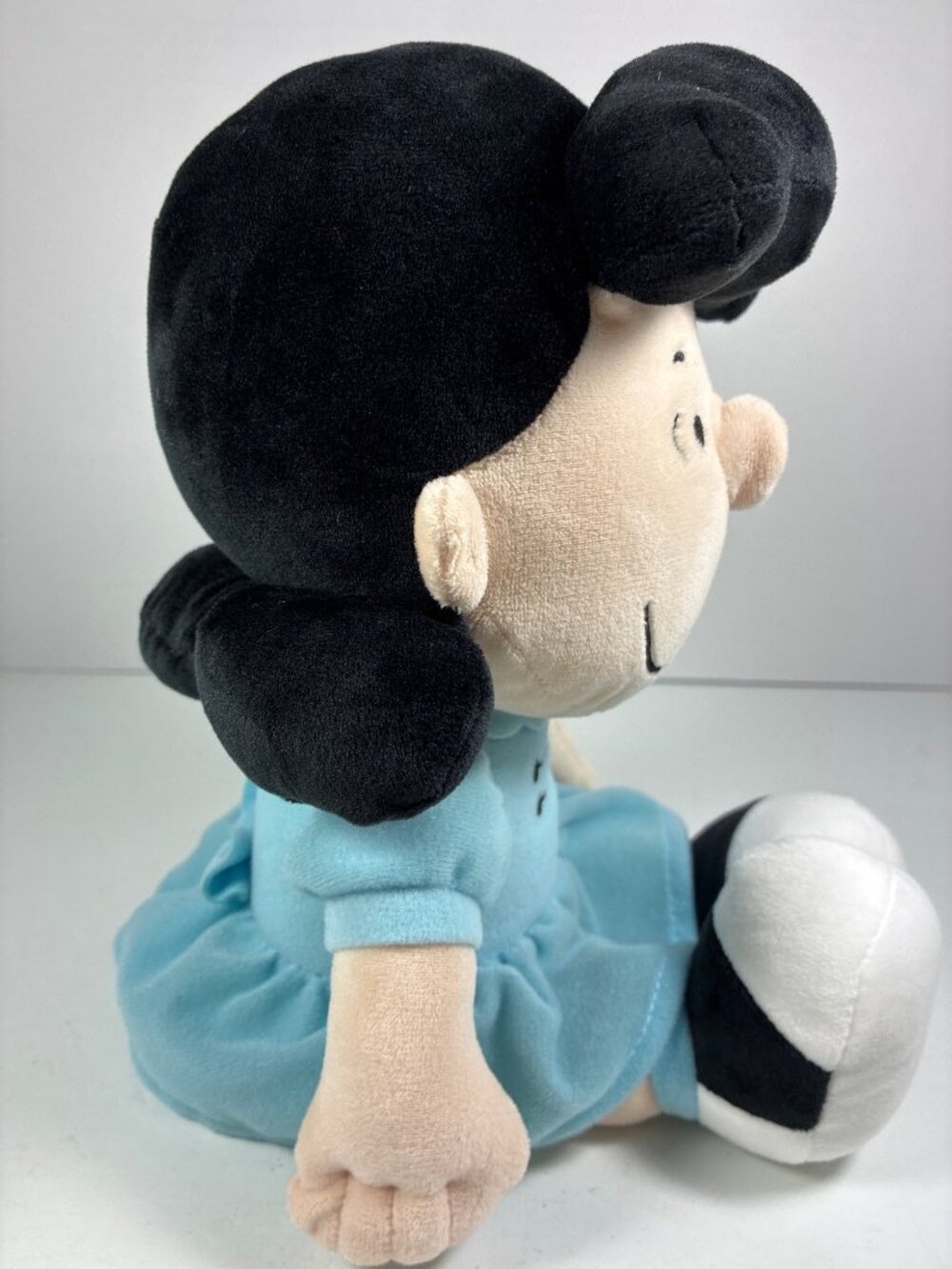 Kohl's Cares Lucy Plush 12" Peanuts 2019 - Picture 6 of 9
